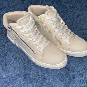 Universal Thread Casual Tan Sneakers